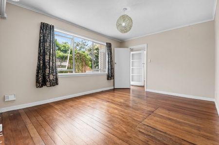 4 Bedroom House in Glen Eden - Photo 3