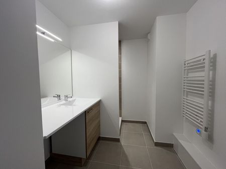 Location Appartement 1 pièce 29m² CASTELNAUDARY 11400 - Photo 4