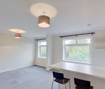 4 bedroom end of terrace house to rent - Photo 1