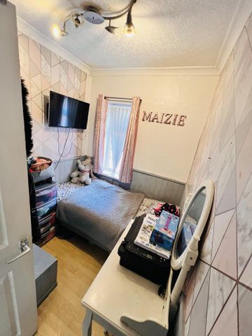 3 bedroom semi-detached house to rent - Photo 4