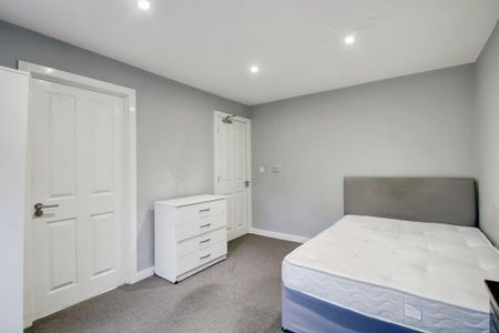 House of multiple occupation to rent - Photo 5