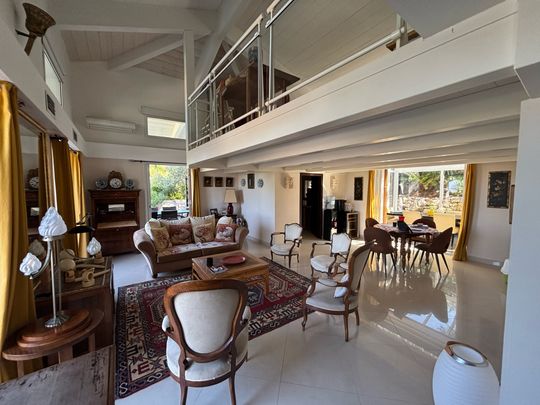 Villa Location Meublée 226m² Marseille 13008 - Photo 1