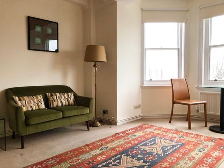 Studio Flat, Neville Court, NW8 - Photo 2