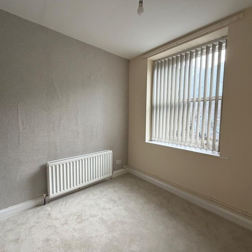ONE BEDROOM FLAT - Photo 1