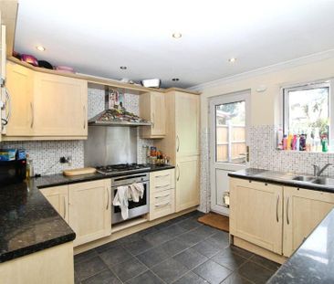 2 bedroom maisonette to rent - Photo 2