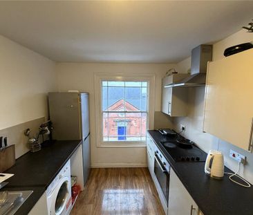 1 bedroom in a flat share to rent - Photo 2