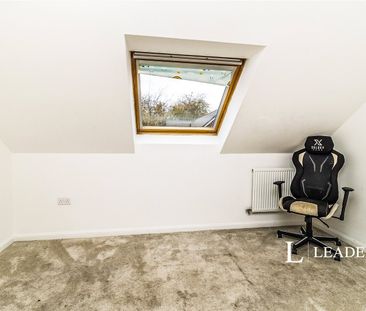 property to rent Currency Close, Dunstable, Bedfordshire, LU6 - Photo 2