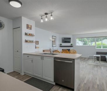 Nanaimo- Spacious 2bed/ 2bath + Den Townhome - Photo 5