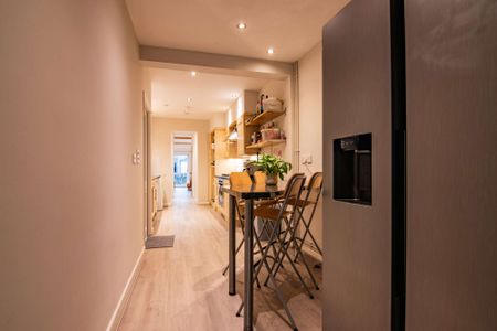 Modern and spacious five bedroom house on Coburn Street - Photo 2