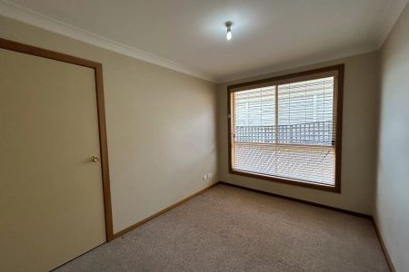 Low Maintenance - Photo 3