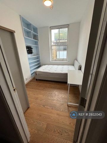 3 bedroom flat to rent - Photo 2
