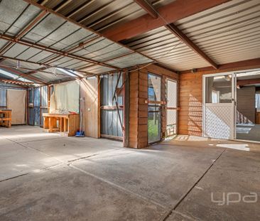 3 BEDROOM FAMILY HOME WITH SUNROOM - Photo 4