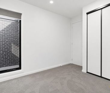 Modern Family Living in Deanside - Photo 4