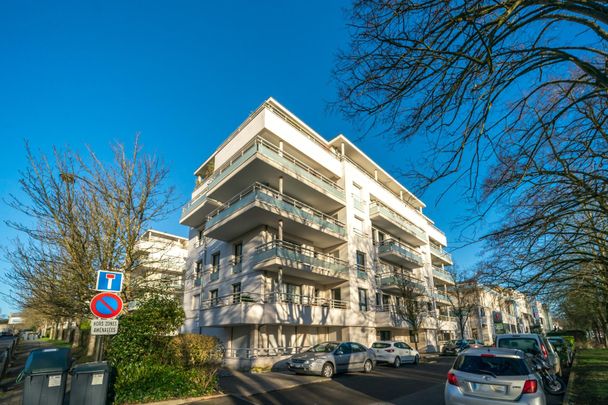 location Appartement F3 DE 70.15m² À LE CHESNAY - Photo 1