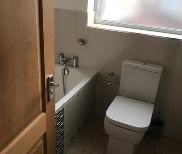 Room in a Shared House, Denbigh Road, E6 - Photo 5