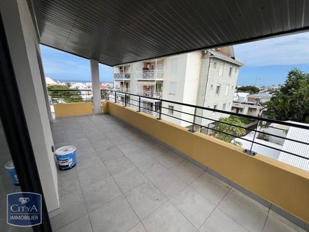 Location Appartement 3 pièces 63m² ST PIERRE 97410 - Photo 2