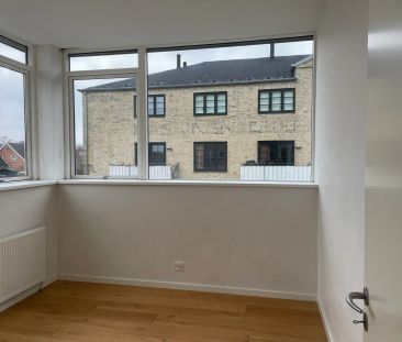 Lys og rummelig 3-værelses lejlighed på 1. sal - Foto 3