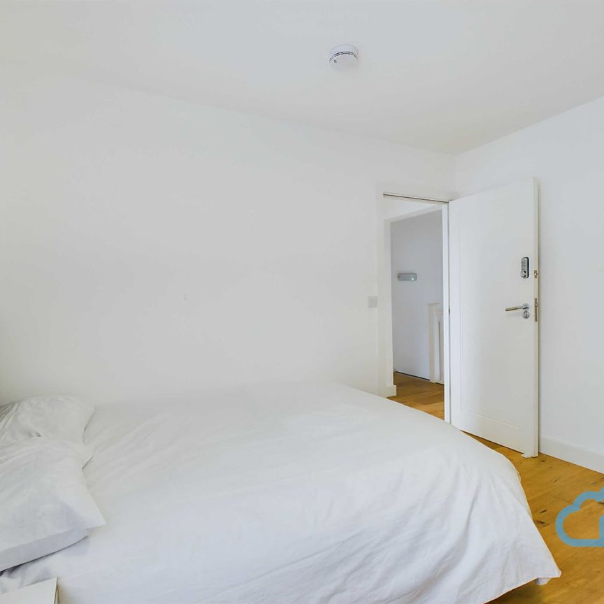 RM3 Eastmead | Farnborough | GU14 7SA - Photo 1