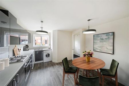 3 bedroom semi-detached house to rent - Photo 2