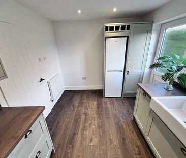 2 bedroom end of terrace house to rent - Photo 5