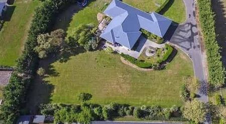 Large Family Home - Photo 5
