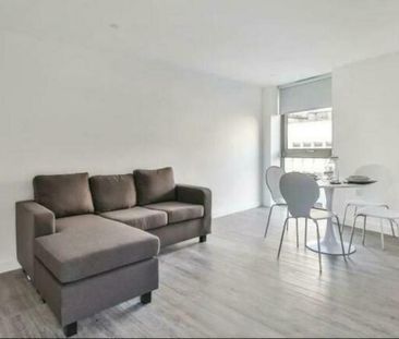 3 bedroom flat to rent - Photo 6