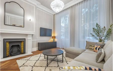 2 Bed Flat, Nevern Square, SW5 - Photo 2