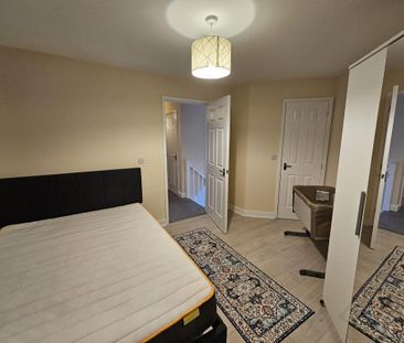 3 bedroom semi-detached house to rent - Photo 2