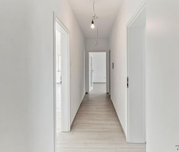 Moderne und großzügige Wohnung mit Einbauküche und Süd-Balkon - Foto 2