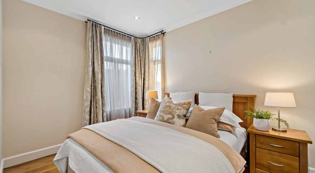 Exquisite Family Home with Sea Views! - Photo 1