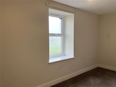 Well-presented three-bedroom semi-detached cottage offering a well-kept interior and peaceful rural surroundings. - Photo 5