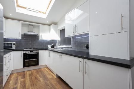 6 bedroom terraced house to rent - Photo 4