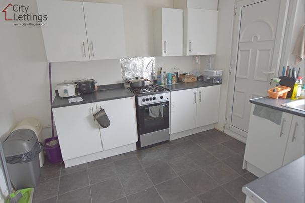 3 Bedroom Mid Terraced House - Photo 1