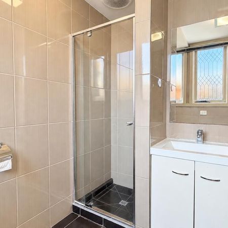 Light-Filled Living with Space, Comfort & Convenience - Photo 4