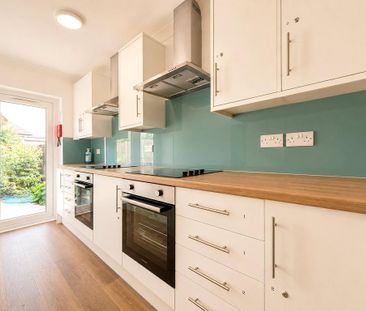 4 bedroom semi-detached house to rent - Photo 5