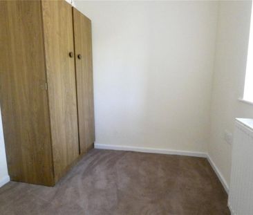 3 bedroom end of terrace house to rent - Photo 4