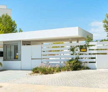 Luxury penthouse for rent in Estepona, Andalusia - Photo 4