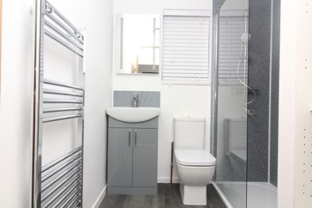 1 bedroom semi-detached bungalow to rent - Photo 2