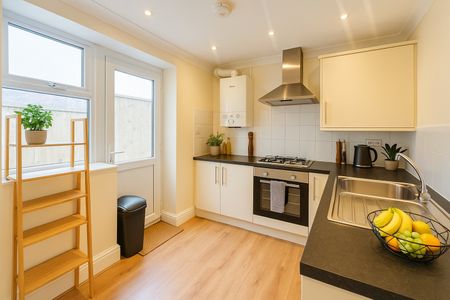 2 Bed Flat, London, SW16 - Photo 4