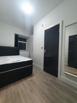 1 bedroom in a flat share to rent - Photo 1