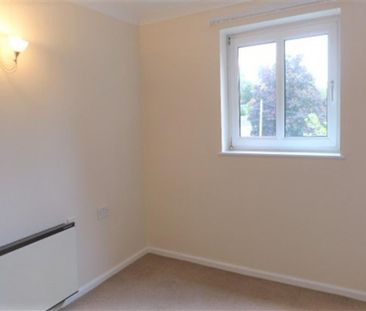 1 bedroom retirement property to rent - Photo 6