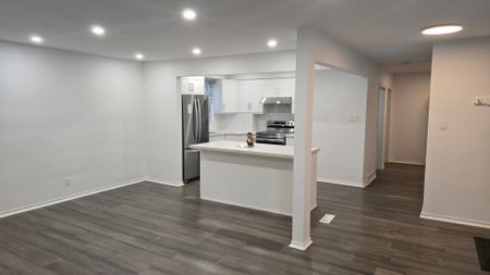 For Lease - 55 Bishop Avenue Unit# Main, Toronto, Ontario - Photo 2