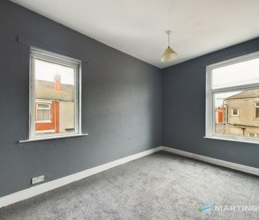 2 bedroom end of terrace house to rent - Photo 2