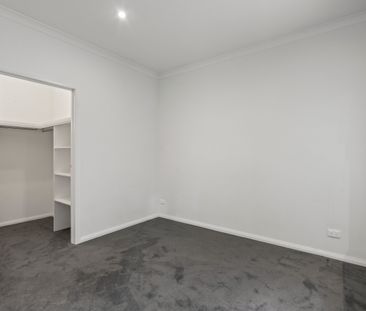 Stylish Brick Unit with Modern Comforts & Easy Living - Photo 4