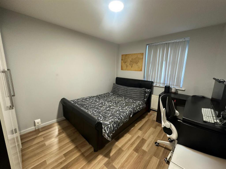 3 bedroom private hall to rent - Photo 4