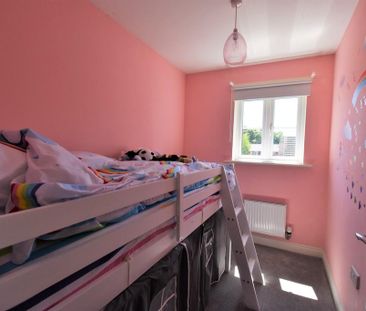 3 bedroom end of terrace house to rent - Photo 3