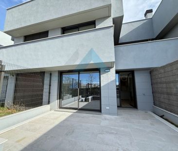4 bedroom luxury Semidetached House in Valdebebas - Valdefuentes, M... - Photo 5