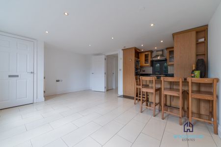 Royal Drive, London, N11 - One Bedroom Flat To Rent - £368pw / £1,595pcm - Photo 3