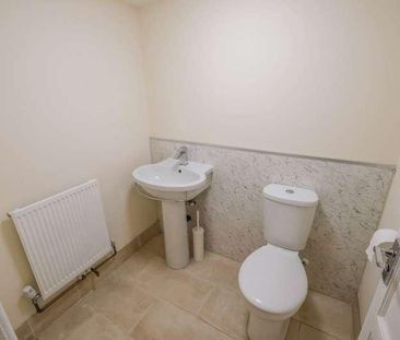 Holywell, Linthwaite, HD7 - Photo 1