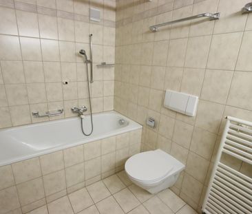 Städtliwohnung mit grosser Terrasse und wunderschönen Sichtbalken - Photo 4